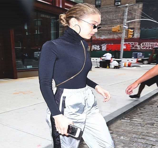 — De-îndată ce ochii săi au de aface cu expresia facială a acestuia, un - 05 Loving underneath the pines