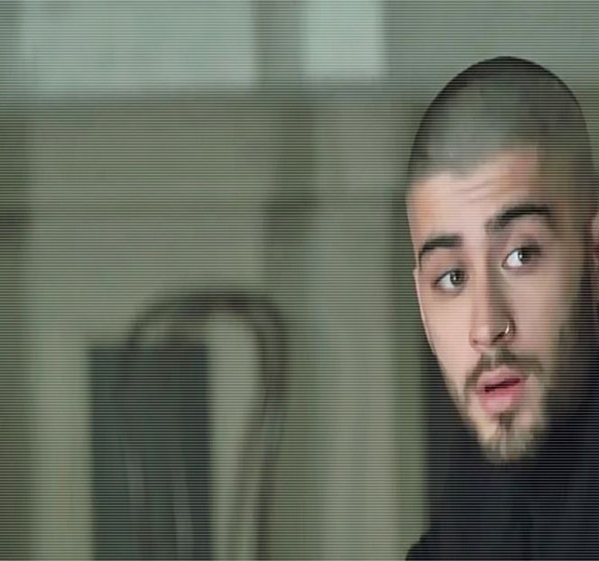 — Mai mult cu tine decât să aflu cum a făcut mama ta plăcinta sau prin ce peripeţii a mai - 05 Loving underneath the pines