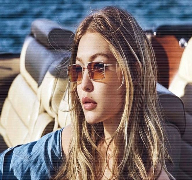 — În timpul micului său discurs, privirea îi urcă şi îi coboară constant de pe buze până la nivelul - 05 Loving underneath the pines