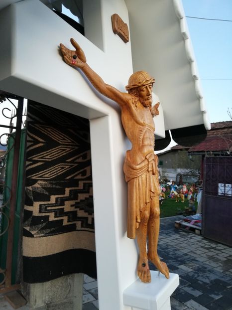  - Cruci sculptate