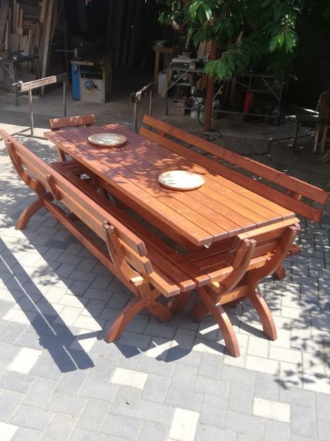 Set prelucrat - Masa cu banci