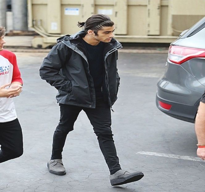 — Următoarea zi și-o petrecuse aproape în totalitate alături de propria-i familie, chiar - 05 Loving underneath the pines