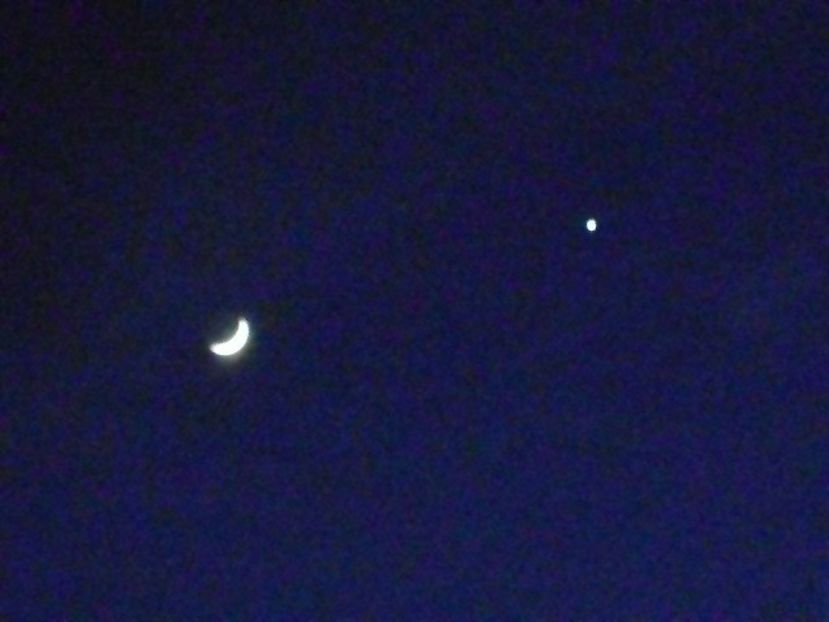 Conjunctie Luna - Venus in Pesti - Luna - Soarele si norii - 2