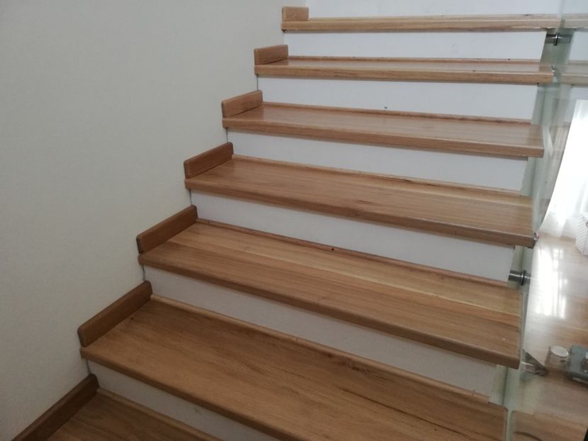 Stejar masiv - Trepte lemn masiv