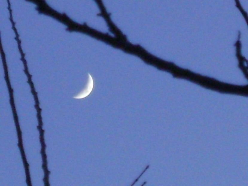 Luna in crestere in Berbec - Luna - Soarele si norii - 2