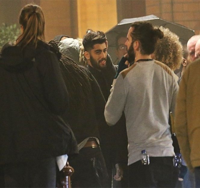 — peste umăr, rostind: “Vii sau ce faci, Jelena?” - 06 Gave me bullets to my heart!