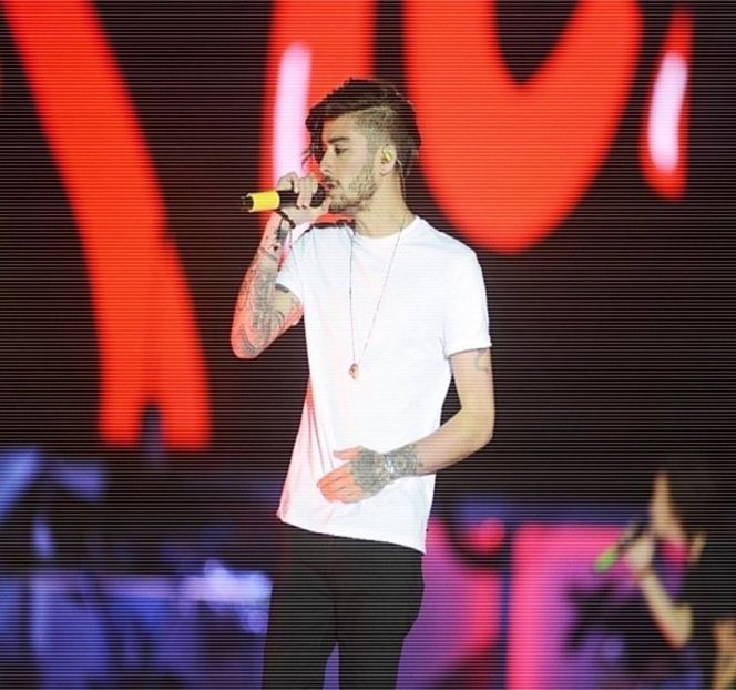 — Amuzat, ca ulterior vocea să-i răsune: “N-ar fi o întâlnire dacă ai de gând să mă laşi în - 06 Gave me bullets to my heart!