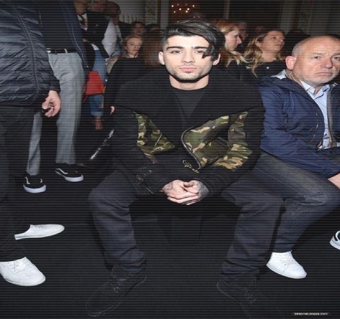 — Cel mai probabil îi sunt adresate, expresia sa trece printr-o iminentă schimbare. Căpruiul - 06 Gave me bullets to my heart!