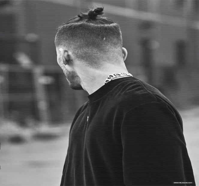 — Blondei răsună de undeva din spatele său, fapt pentru care capul şi-l întoarce doar pentru - 06 Gave me bullets to my heart!