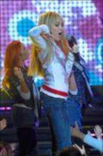 IWSNETCHHELRTGDFWMV[1] - hannah montana la londra