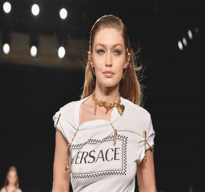 ━ Destul de neaşteptat distanţa, preluând controlul asupra taliei sale o readuce spre tăcere, - 06 Gave me bullets to my heart!