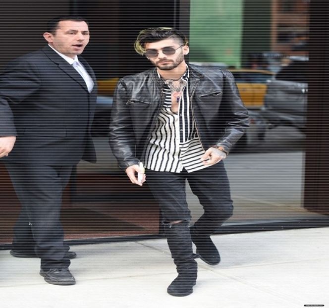 — Blondei, privirea i se afla asupra buzelor lui, înainte de a se produce şi un contact vizual, - 06 Gave me bullets to my heart!