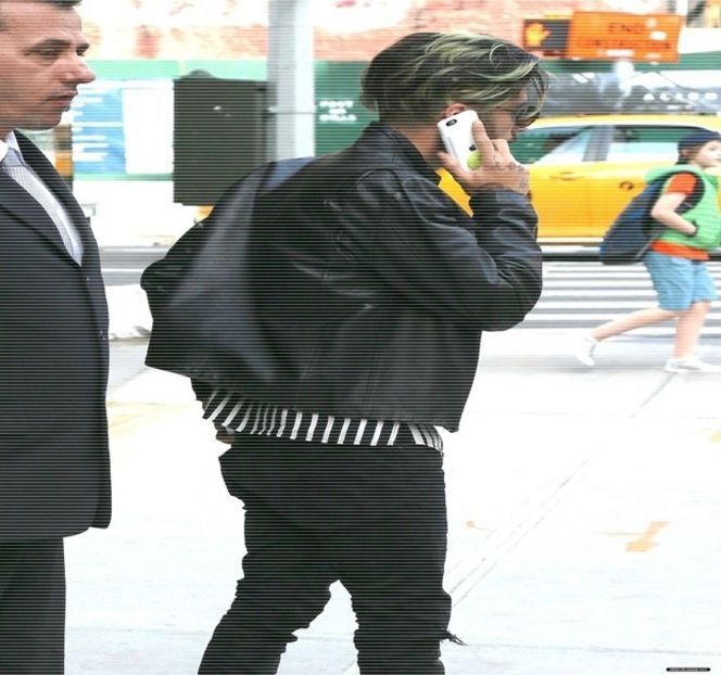 — Constatarea sa finală duce la depărtarea buzelor din zona urechii ei, cât şi distanţarea - 06 Gave me bullets to my heart!