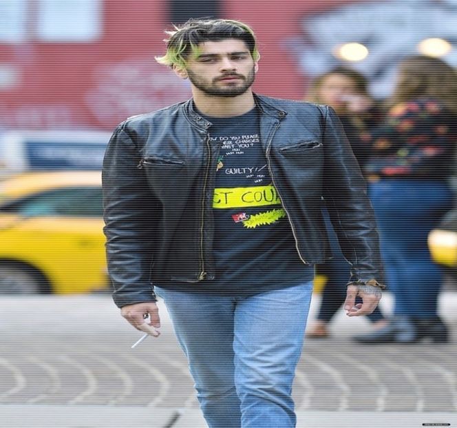 — Să o reprivească, lucru bineînţeles petrecut, motiv pentru care, chiar lejer, îi zâmbeşte. - 06 Gave me bullets to my heart!