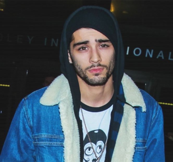 — Atenția sa rămâne concentrată asupra propriului telefon, preluând iarăși mimarea aceluiași - 06 Gave me bullets to my heart!