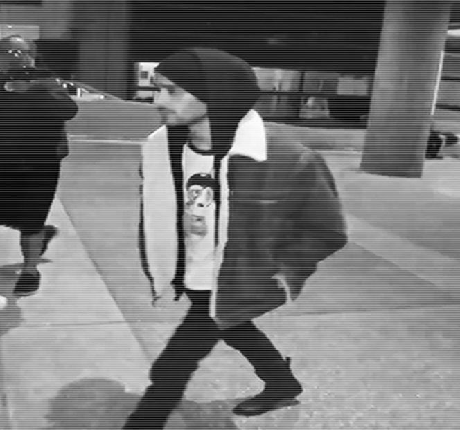 — Pe care degetele le fac feței, pe de o parte și de alta a obrajilor și sfârșind cu barba, toate - 06 Gave me bullets to my heart!