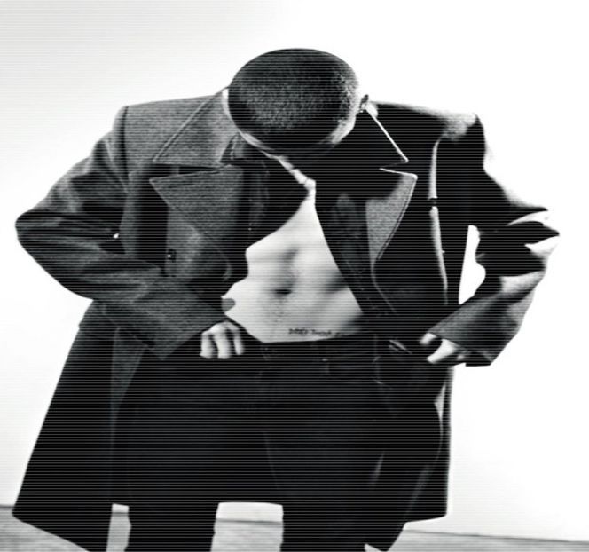 — Şatenei revine peste propria-i palmă, forţându-i urcarea privirii până ce ochii li se întâlnesc. - 06 Gave me bullets to my heart!