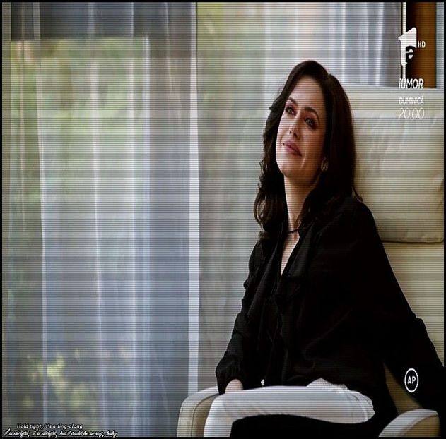 — ❝Eeeei, ba nuu. Dar am zis eu că tot se poate la noi?? Nu.❞ Se face comodă în - eps 05x În ochi se aprind