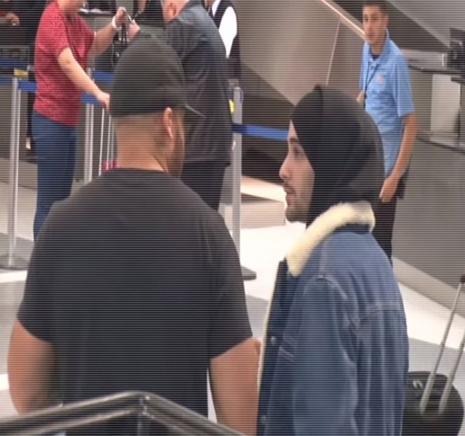 — Greşise prin acea informaţie din două motive clar: unu, mama sa îi cunoştea pe amândoi ca - 07 Mistletoe could pull us closer