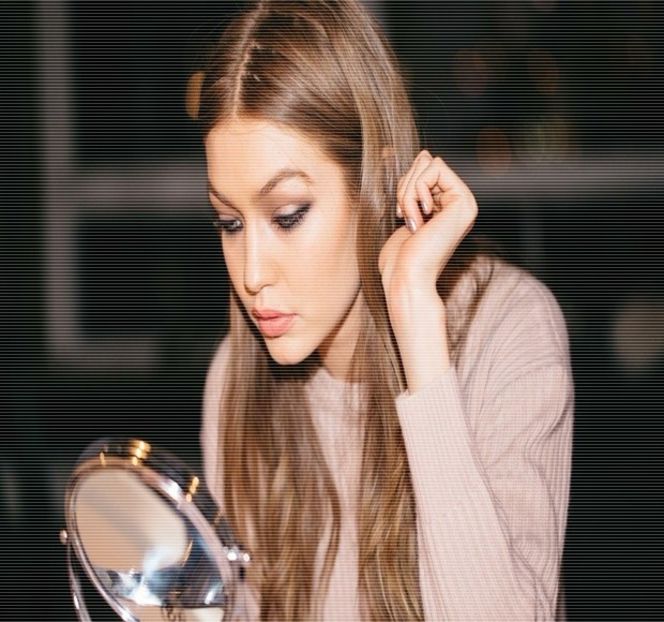 ━ Deşi ignorase complet cele două apeluri primite de la prietenul său, ce se întâmpla a-i fi - 07 Mistletoe could pull us closer