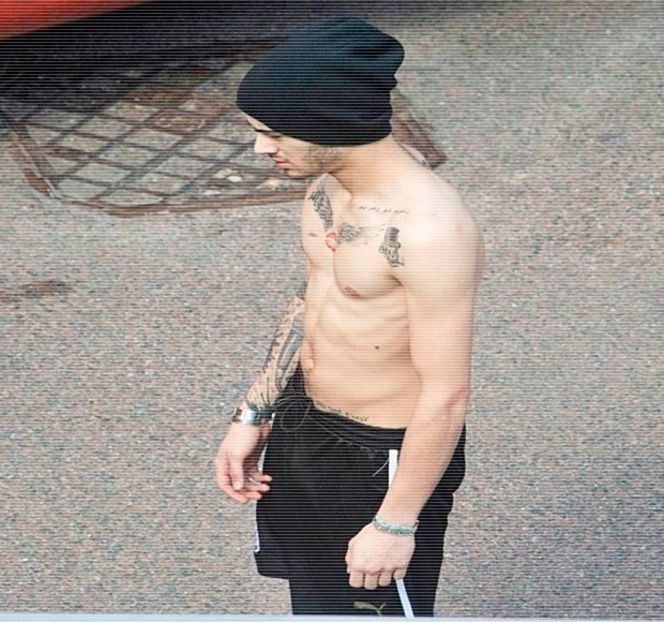 — Conturat de un machiaj satisfăcător, un motiv al inspirării adânci a aerului în interiorul pieptul - 07 Mistletoe could pull us closer