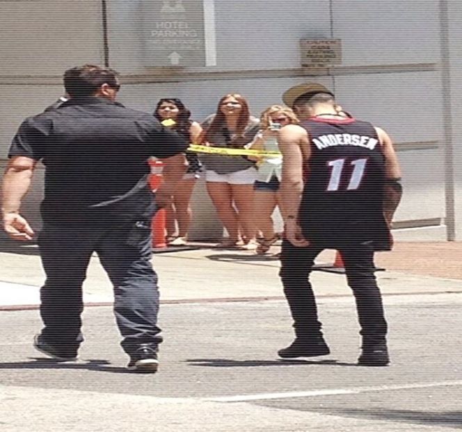 — Atunci când palmele ei le întâlnesc pe ale lui, privește spre respectiva direcție preț de 2-3 - 07 Mistletoe could pull us closer