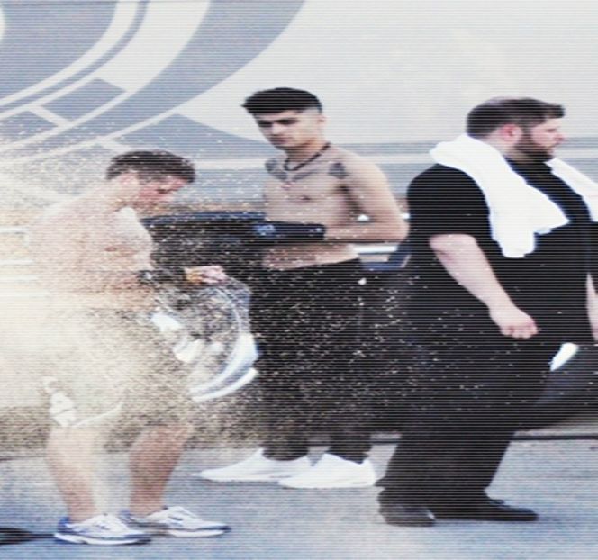 — Pe propriile buze îi persistă aşadar un zâmbet de sine înţeles, provocat mai mult de intensa - 07 Mistletoe could pull us closer