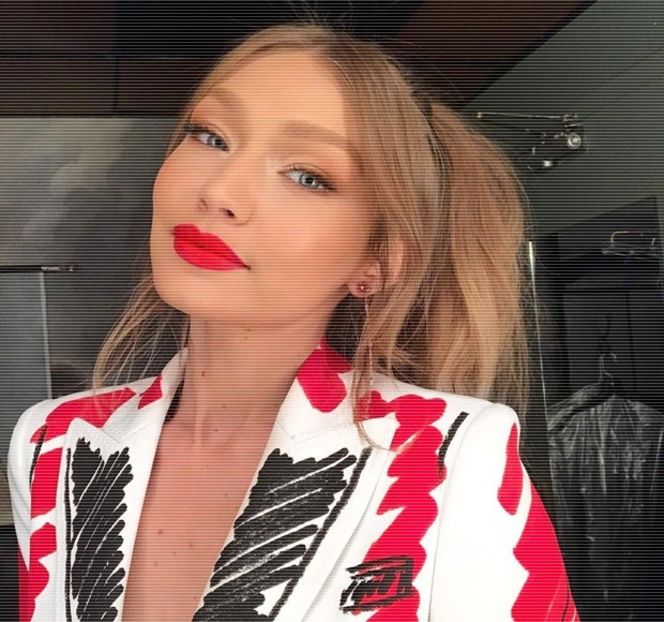 ━ Legătură dintre familiile lor, bucurându-se astfel de momentul propriu-zis. Aşadar, capul - 07 Mistletoe could pull us closer