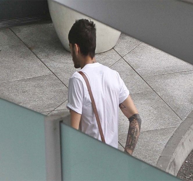 — Petrecută anterior prin acea unică întrebare. Rămâne totuşi tăcut preţ de câteva secunde - 07 Mistletoe could pull us closer