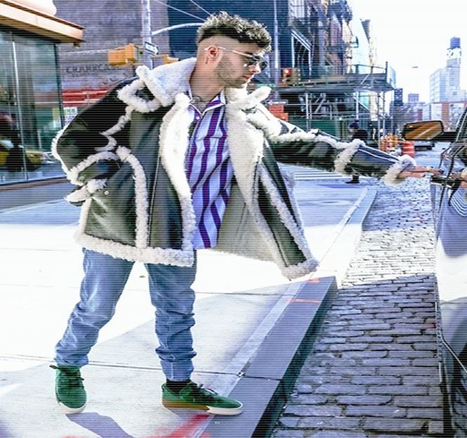 — Asupra lui Safaa, adresându-i-se: „Mişcă,” într-un mod impunător, demonstrat şi prin - 07 Mistletoe could pull us closer