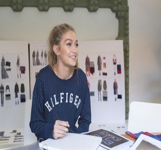 ━ De copilă, abţinându-se din realizarea vreunui comentariu în acest sens. Întrucât locul - 07 Mistletoe could pull us closer