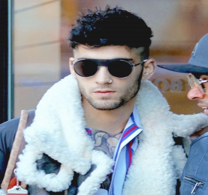 — Luând în considerare faptul că sora sa îl ocolise pentru a se aşeza pe un fotoliu din - 07 Mistletoe could pull us closer