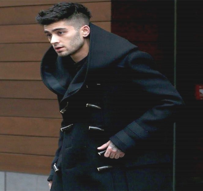 — Care i-o oferise încă din prima lor seară împreună, în oraş. Braţele şi le retrage din jurul - 07 Mistletoe could pull us closer