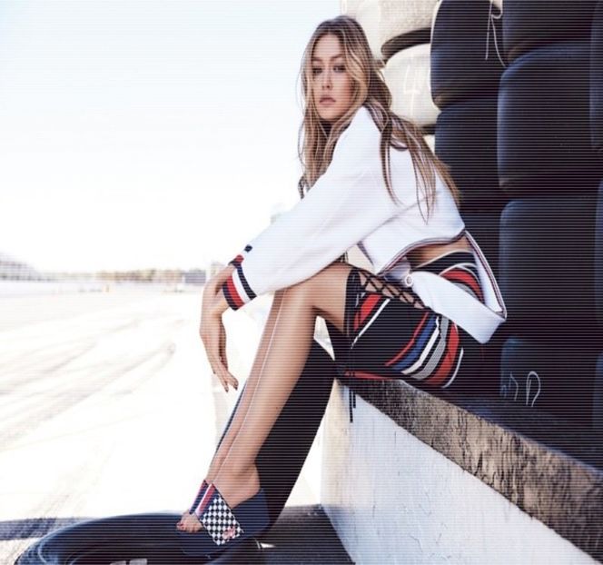 ━ De ceea ce acesta avea să-i ofere. Astfel, în momentul în care respectiva cutiuţă îi este - 07 Mistletoe could pull us closer