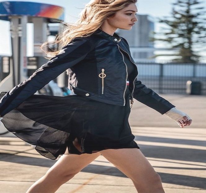 ━ Imaculată. „Wow.” reacţionează aproape instant în secunda în care privirea îi ajunge - 07 Mistletoe could pull us closer