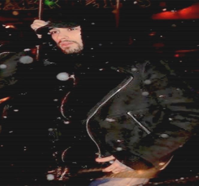 — Ei. Una greu de explicat, însă pe alocuri plăcută pentru a fi trăită. Deși în mod cert - 07 Mistletoe could pull us closer