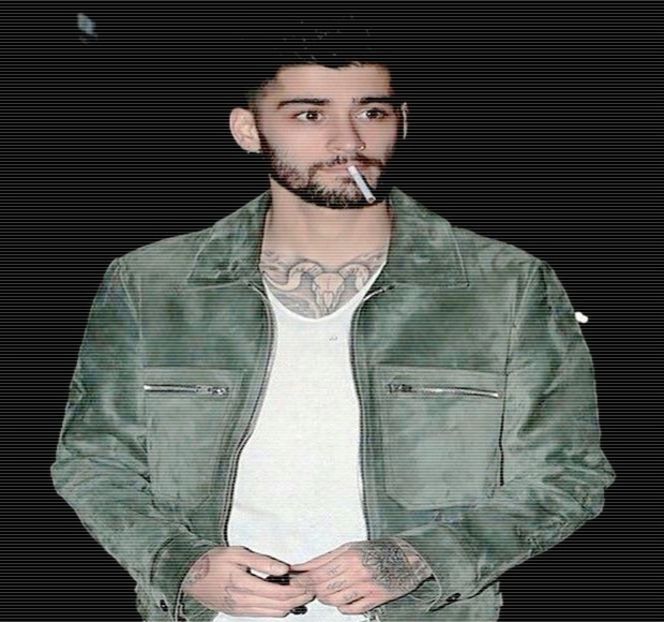 — În final, lent, palma respectivă să coboare, în aceeași manieră prinzându-i bărbia între - 07 Mistletoe could pull us closer