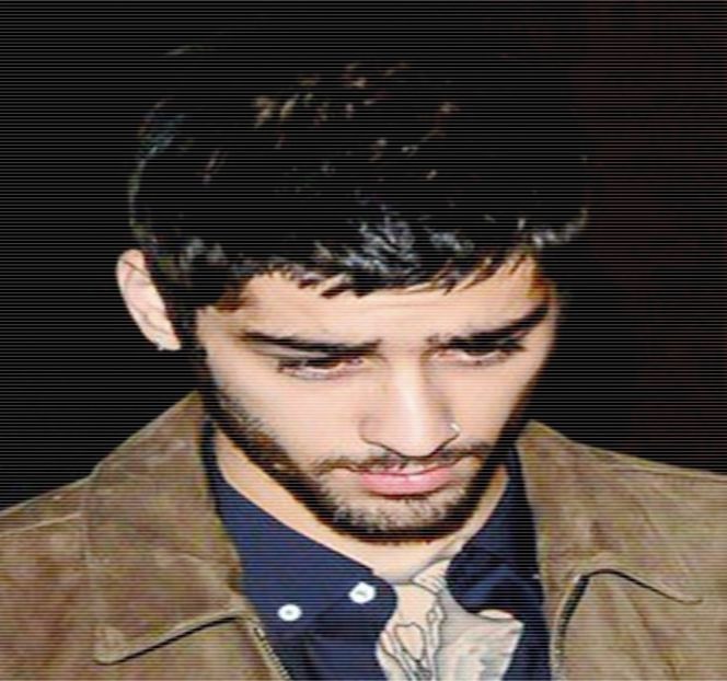 — Confuzia ce răsare pe chipul blondei duce la mersul ochilor săi de-a lungul fiecărei - 07 Mistletoe could pull us closer