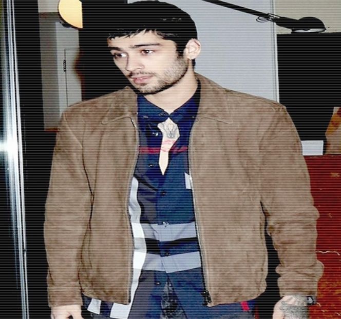 — Spre propria direcţie, dorind apropierea ei. Ce pot să spun, eu şi bunul meu amic Google - 07 Mistletoe could pull us closer