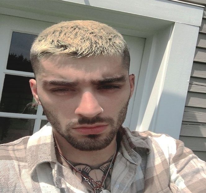 — Că pierd.. suuuper întâmplător.” Pe parcurs ce i se adresează, capul şi-l întoarce spre - 07 Mistletoe could pull us closer