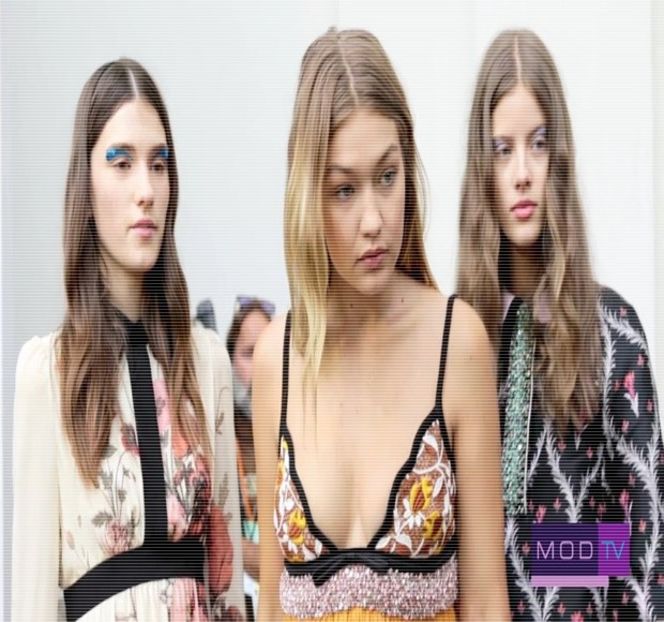 ━ Să-i acopere chipul pe cât posibil. „Hai nu mai rânji fasolea la mine.” Adaugă ulterior, - 07 Mistletoe could pull us closer