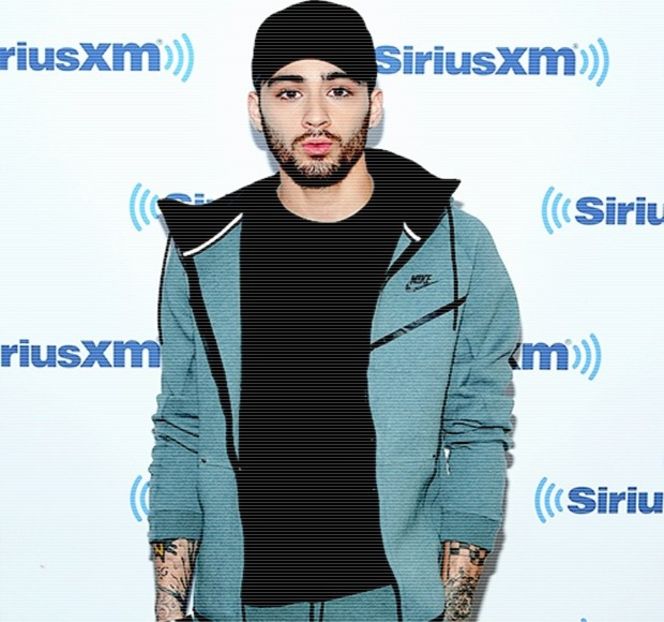 — Urcarea privirii spre aceasta, brusca tragere a materialului din spate al hanoracului, - 07 Mistletoe could pull us closer