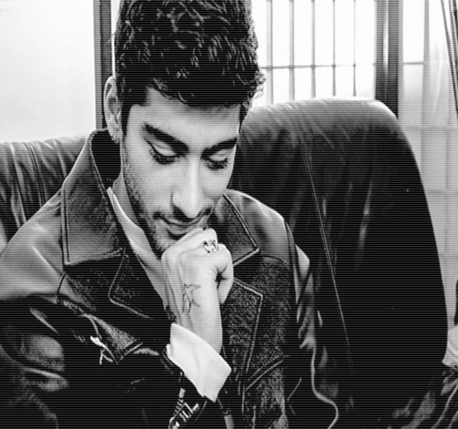 — Însă ceea ce îl dezamăgeşte devine durata respectivei atingeri, neputând purta eticheta - 07 Mistletoe could pull us closer