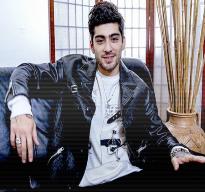 — Acesteia. Odată ce feţele le sunt despărţite de doar câţiva milimetri, ochii i-i priveşte - 07 Mistletoe could pull us closer