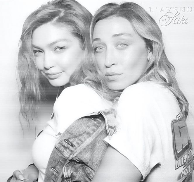 ━ Propriile palme şi le propteşte-n umerii săi, gest urmat de împingerea acestuia înapoi pe - 07 Mistletoe could pull us closer