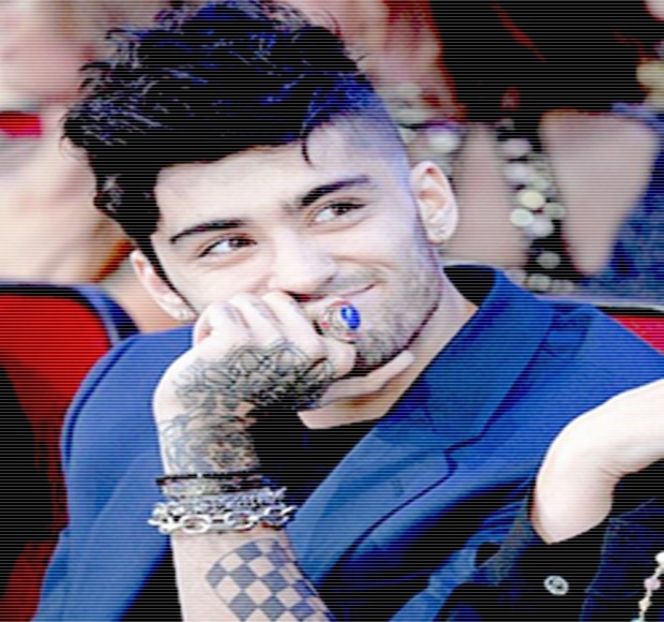 — Unui adevărat rânjet, nu înainte de a şopti cuvântul: „sneaky” în aceeaşi manieră. Abia apoi, - 07 Mistletoe could pull us closer