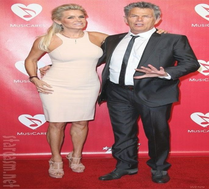 — Crezi că o poţi ajuta tu cu transportul cumpărăturilor? Lista e destul de lungă şi nu cred - 07 Mistletoe could pull us closer