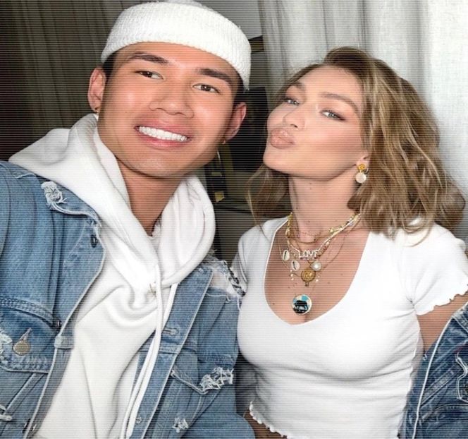 ━ Ochii îi cad din nou val-vârtej asupra femeii, simţind nevoia de a interveni numaidecât: - 07 Mistletoe could pull us closer