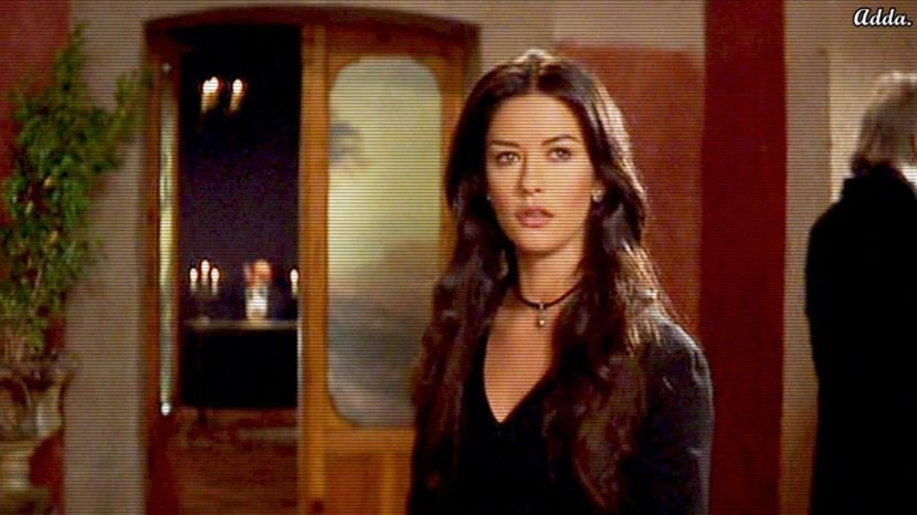 - *îi ia telefonul și i-l pune pe masă* Ori mâncăm, ori stăm pe telefon!!! - xo - Episode 07