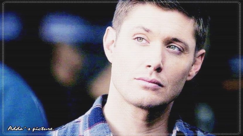 - Elena Aurelia Țene, vrei să fii soția mea? *îi arată inelul și stă în genunchi lângă masă* - xo - Episode 07